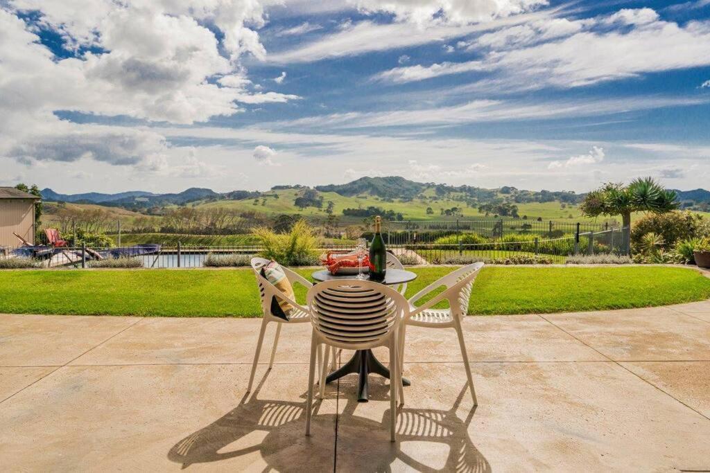 Appartement Luxury Country Retreat à Cooks Beach Extérieur photo