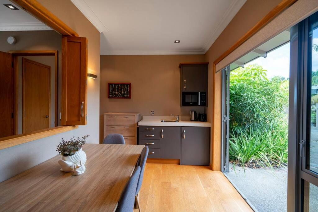 Appartement Luxury Country Retreat à Cooks Beach Extérieur photo
